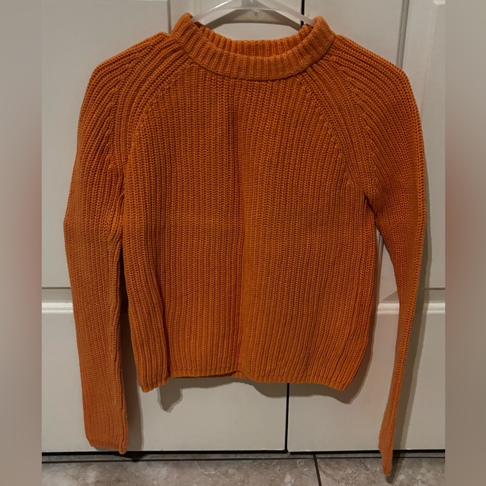 525 Womens XS orange sweater